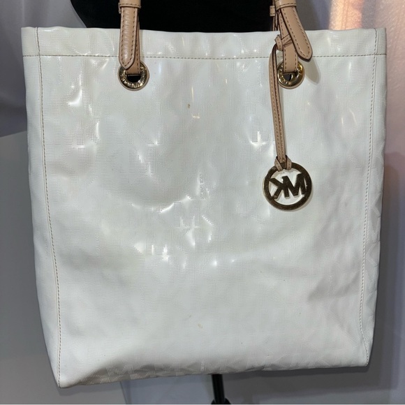 MICHAEL Michael Kors Logo White Patent Leather Large Tote - Picture 15 of 16